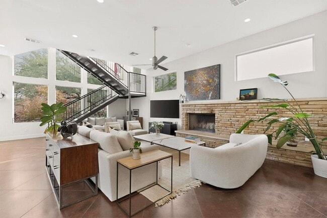 property at 807 W Gibson St