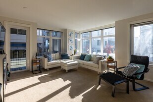 2721 1st Ave in Seattle, WA - Building Photo