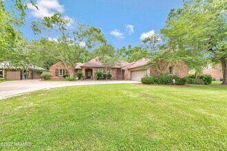 403 Phoenix Dr in Lafayette, LA - Building Photo - Building Photo