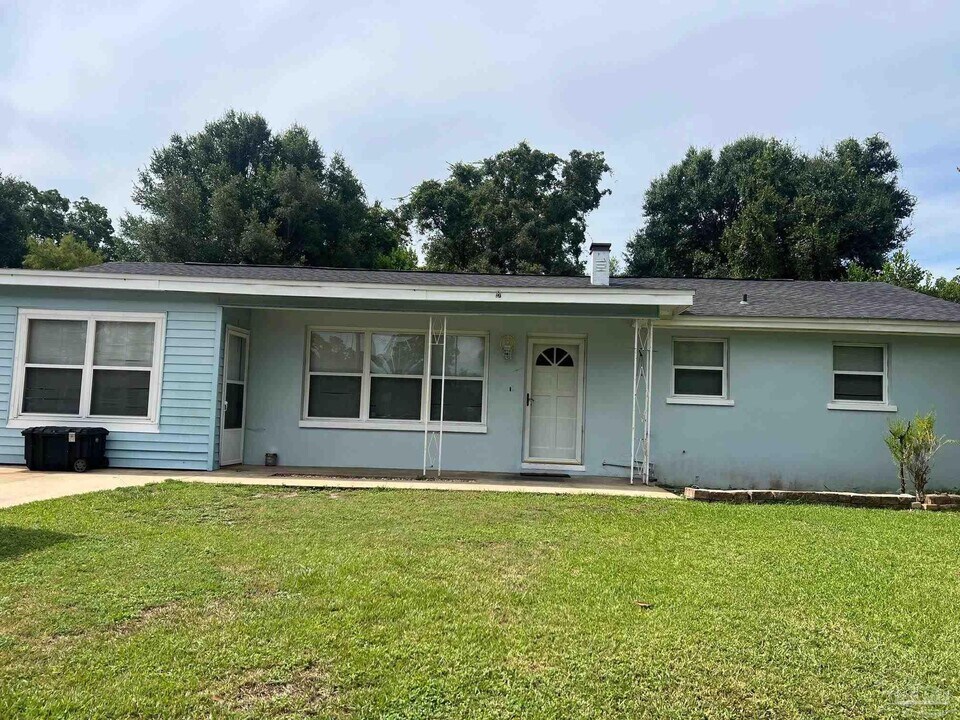 3229 Maplewood Dr in Gulf Breeze, FL - Building Photo