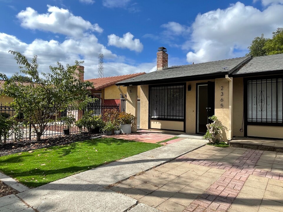 2365 Fallingtree Dr in San Jose, CA - Building Photo
