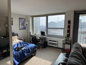 1255 N Sandburg Ter, Unit 1605 Eliot in Chicago, IL - Building Photo - Building Photo