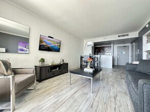 2889 McFarlane Rd in Miami, FL - Building Photo - Building Photo