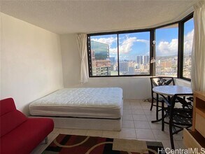 444 Niu St in Honolulu, HI - Foto de edificio - Building Photo