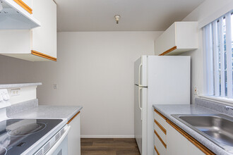 Clearwater Ridge Apartments in Auburn, WA - Building Photo - Interior Photo