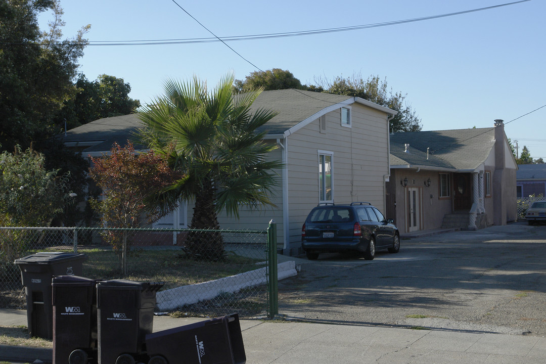 411-415 Sycamore Ave in Hayward, CA - Foto de edificio