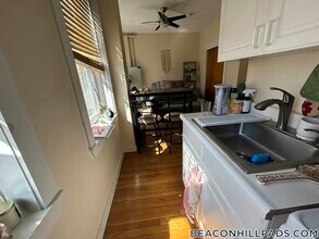 108 Myrtle St, Unit 7 in Boston, MA - Building Photo - Building Photo