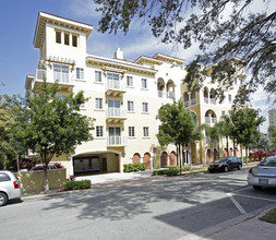 101 Mendoza Ave in Miami, FL - Building Photo - Building Photo