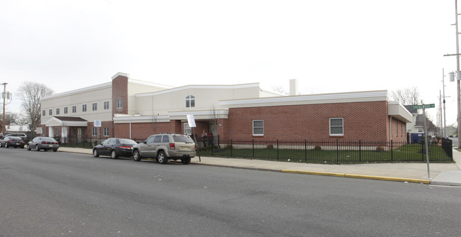 1 Dewitt Ave in Asbury Park, NJ - Foto de edificio - Building Photo