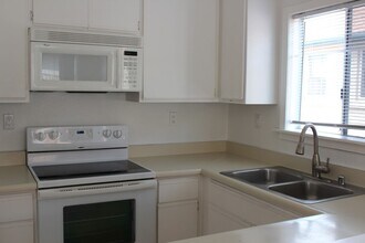 11349 Avenida De Los Lobos in San Diego, CA - Building Photo - Building Photo