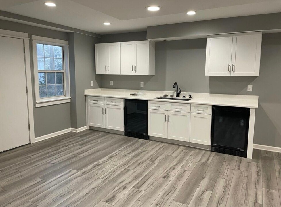 220 Drumcliff Ct in Tyrone, GA - Foto de edificio