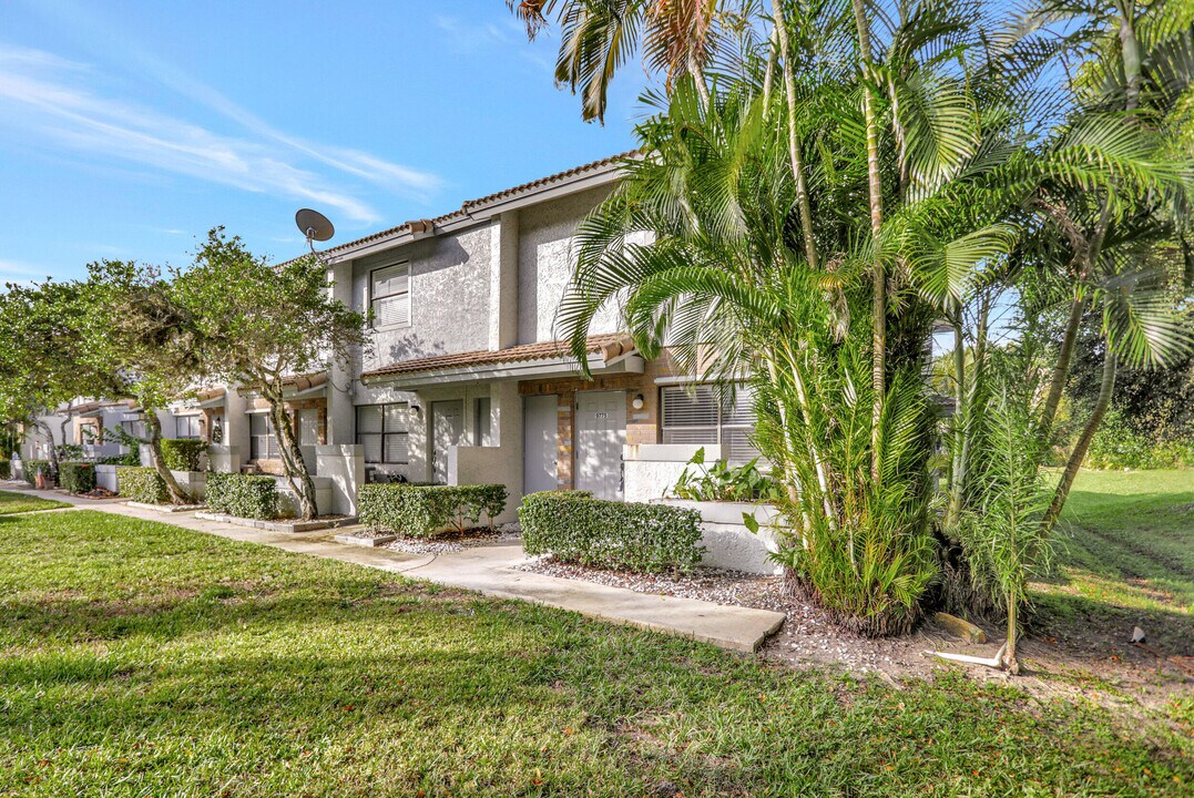 9775 Riverside Dr in Coral Springs, FL - Building Photo