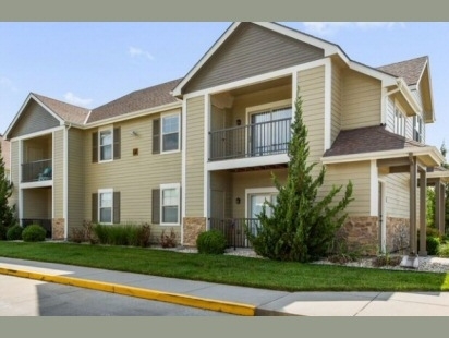 Camson Villas in Lawrence, KS - Foto de edificio