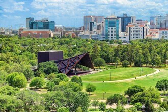 1400 Hermann Dr in Houston, TX - Foto de edificio - Building Photo