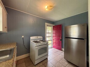 3301 Dennis St in Houston, TX - Foto de edificio - Building Photo