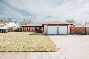 2308 SW 76th St in Oklahoma City, OK - Building Photo
