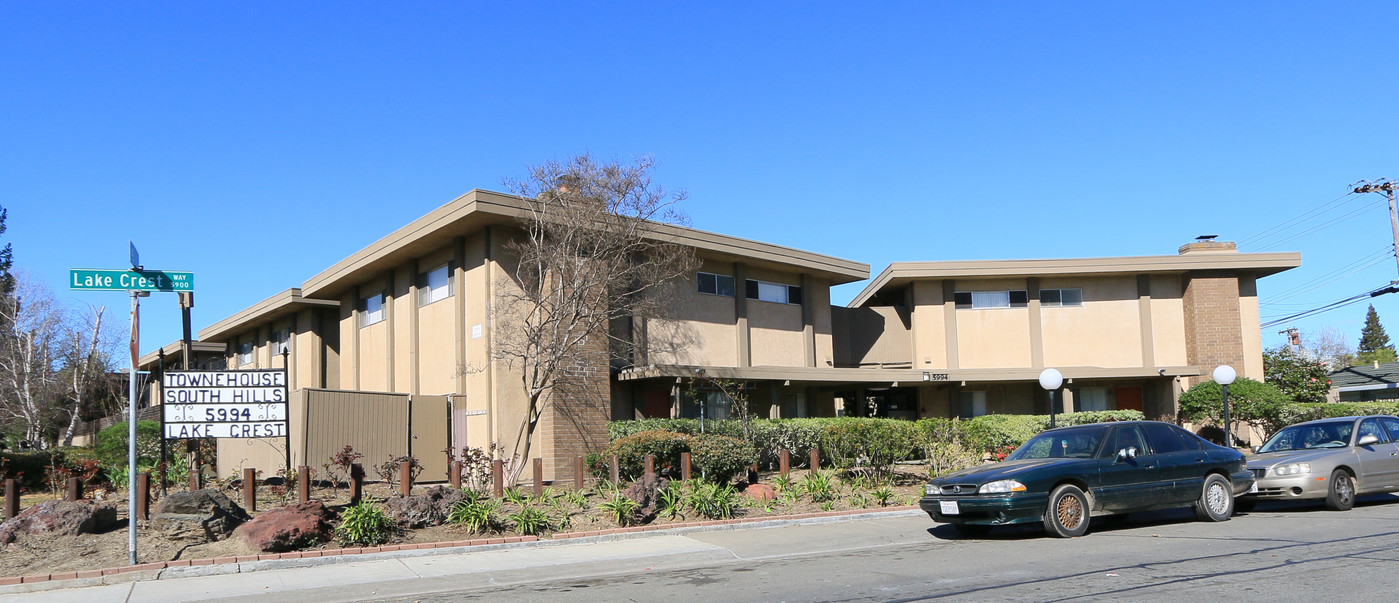 Townhouse South Hills in Sacramento, CA - Building Photo