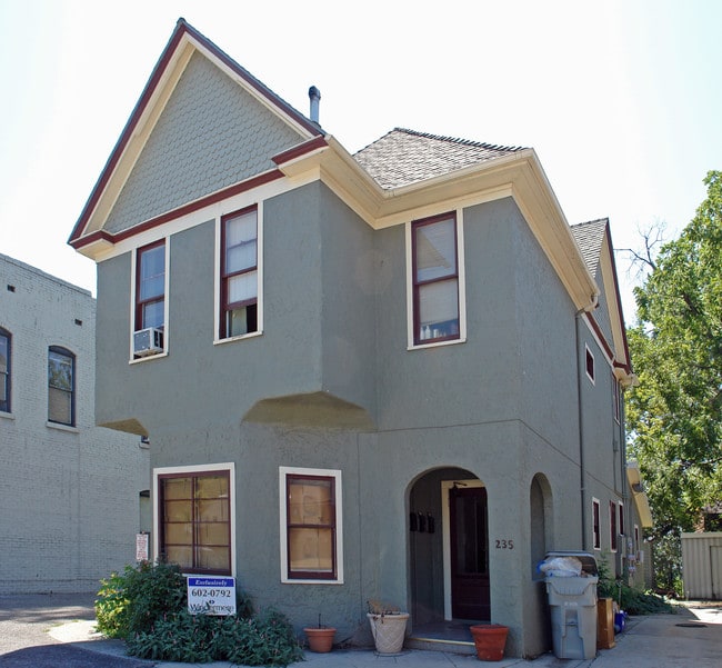 235 E Warm Springs Ave in Boise, ID - Foto de edificio - Building Photo