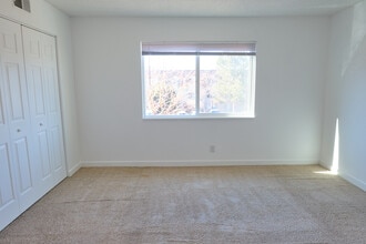 7455 E Quincy Ave, Unit 303 in Denver, CO - Foto de edificio - Building Photo