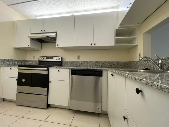 property at 820 Twin Lakes Dr