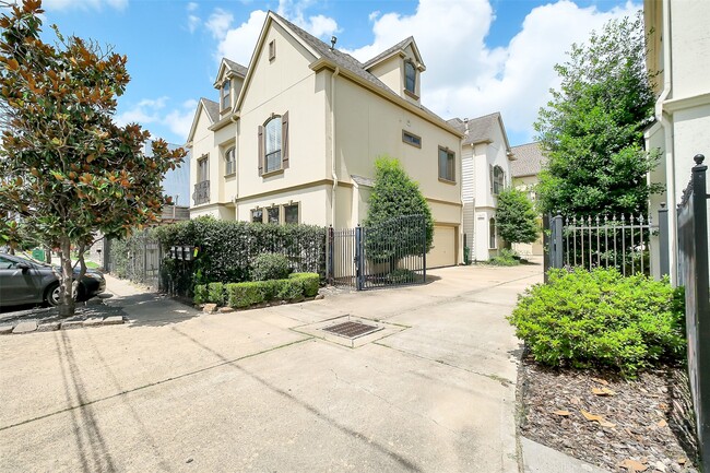 926 Birdsall St in Houston, TX - Building Photo - Building Photo