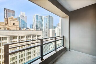 130 N Garland Ct in Chicago, IL - Building Photo - Building Photo