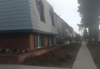 5560 Ackerfield Ave in Long Beach, CA - Building Photo - Building Photo