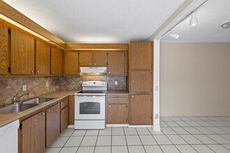 1706 Park Meadows Dr in Ft. Myers, FL - Building Photo - Building Photo