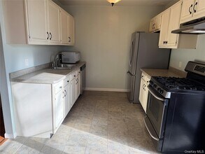 276 Temple Hill Rd, Unit 1704 in New Windsor, NY - Foto de edificio - Building Photo