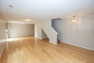 637 Cembra Dr in Greenwood, IN - Building Photo - Building Photo