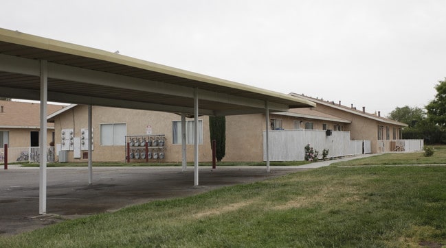 North Pointe in Adelanto, CA - Foto de edificio - Building Photo