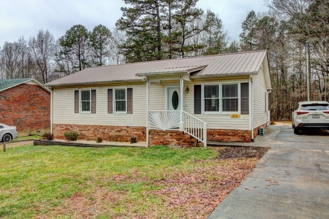 334 Pine Ave in Cherryville, NC - Building Photo - Building Photo