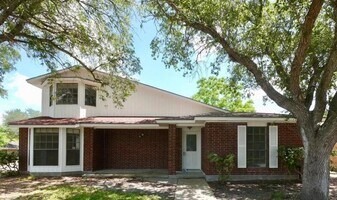 4502 Silver Hollow Dr in Corpus Christi, TX - Building Photo