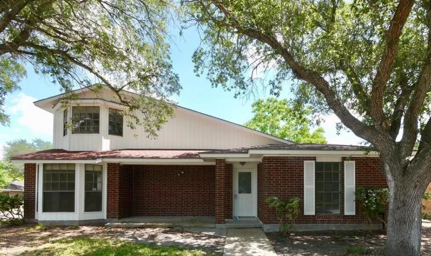 4502 Silver Hollow Dr in Corpus Christi, TX - Building Photo