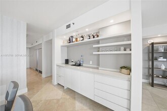 5801 Collins Ave, Unit 700 in Miami Beach, FL - Building Photo - Building Photo