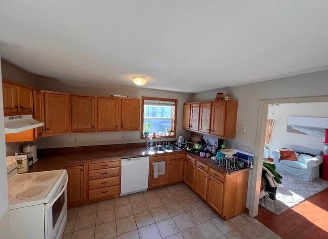 property at 33B Parsons St