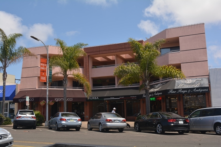 Girard Square in La Jolla, CA - Building Photo