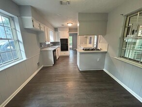 8231 Roebourne Ln in Houston, TX - Building Photo - Building Photo