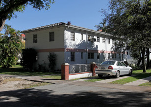 438 Malaga Ave in Coral Gables, FL - Foto de edificio - Building Photo