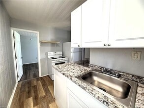 8239 Suncoast Dr in North Fort Myers, FL - Building Photo - Building Photo