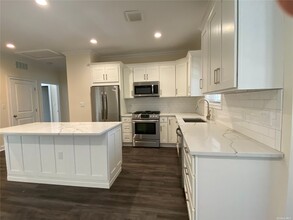 18 Creek Rd, Unit 604 in Halesite, NY - Building Photo - Building Photo