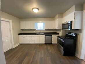 603 N Gaines St in Ennis, TX - Building Photo - Building Photo