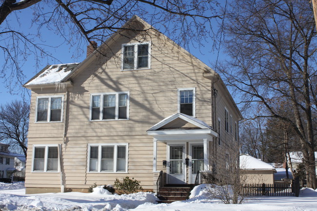 109 Dover Rd in West Hartford, CT - Foto de edificio - Building Photo