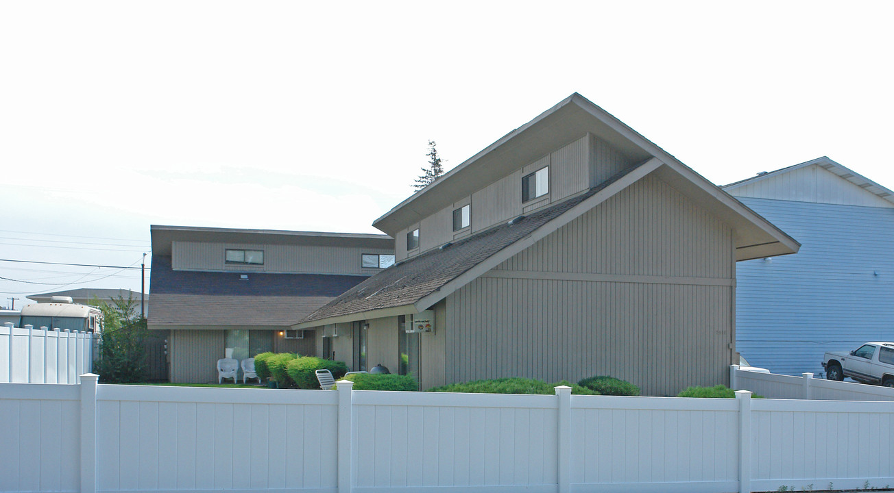 University Area Housing - Hogan Apartments in Spokane, WA - Foto de edificio