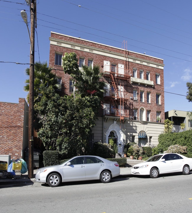 Bronson Towers in Los Angeles, CA - Foto de edificio - Building Photo