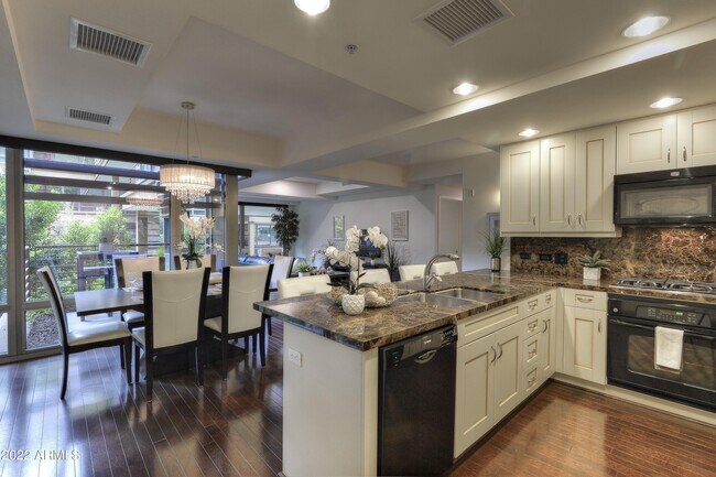 7151 E Rancho Vista Dr in Scottsdale, AZ - Building Photo - Building Photo