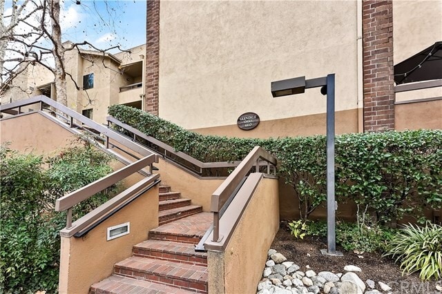 460 Oak St, Unit 318 in Glendale, CA - Foto de edificio - Building Photo