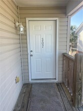 207 Lantana Ct in Brunswick, GA - Foto de edificio - Building Photo
