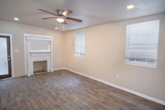 150 Bank St in San Antonio, TX - Building Photo - Building Photo