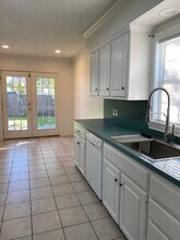 2423 26th St, Unit Rear in Lubbock, TX - Foto de edificio - Building Photo